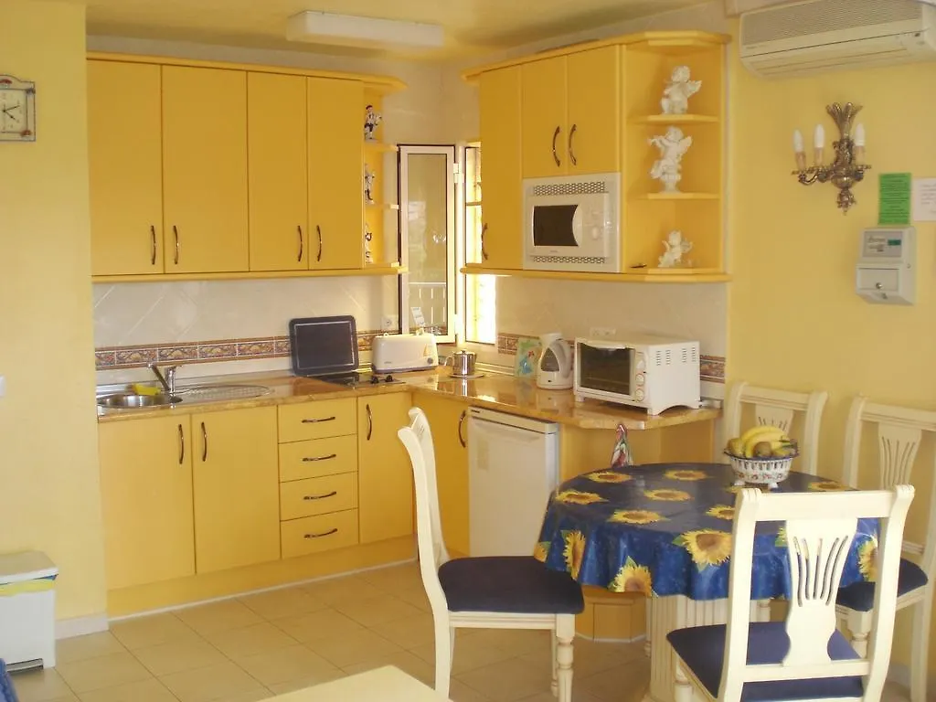 Minerva Jupiter Apartments 贝纳尔马德纳